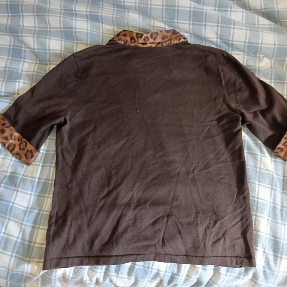 Top with Leopard Print Collar and Cuff Accents - Picture 4 of 6